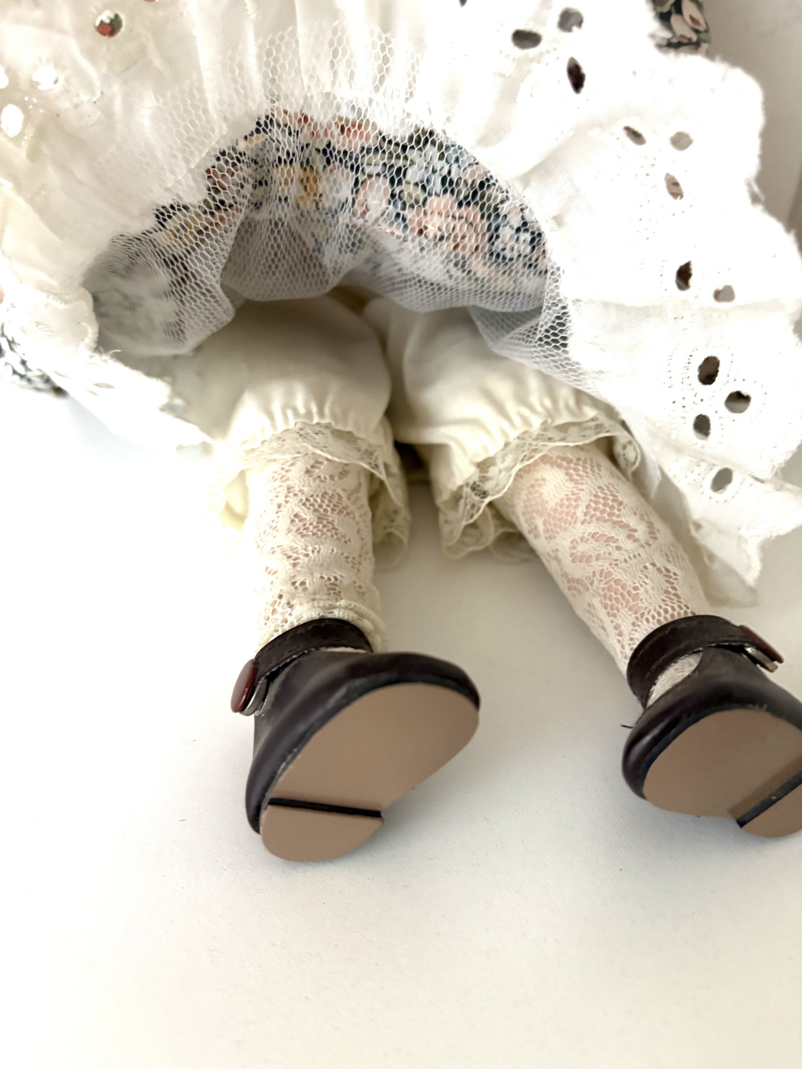 Porcelánová panenka Gertruda